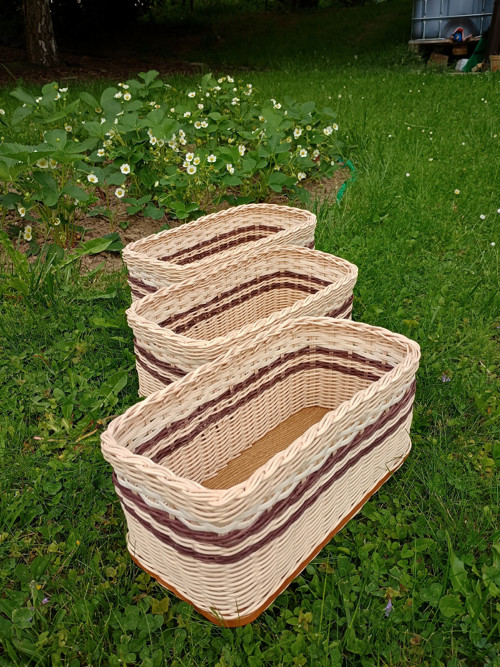 Košík přírodní s proužky