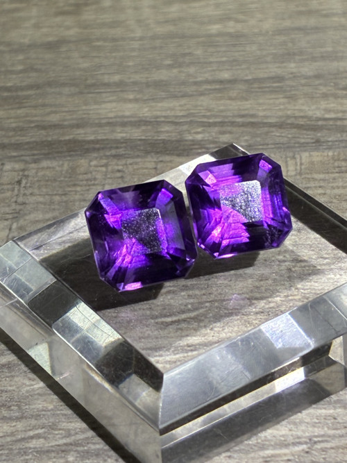 Luxusní pár TOP ametystů, Brazílie – 15,70 Ct.
