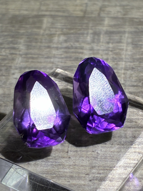 Luxusní pár ametystů 23,75 ct Brazílie- brus PEAR