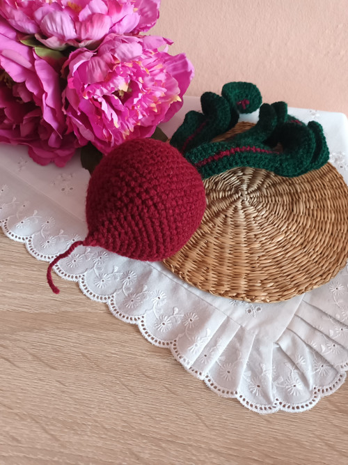 Háčkovaná červená řepa — foto 1