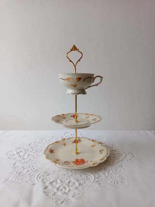 Porcelánová etažérka