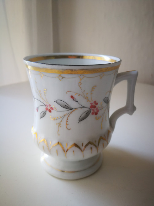 Porcelánový hrnek — foto 1