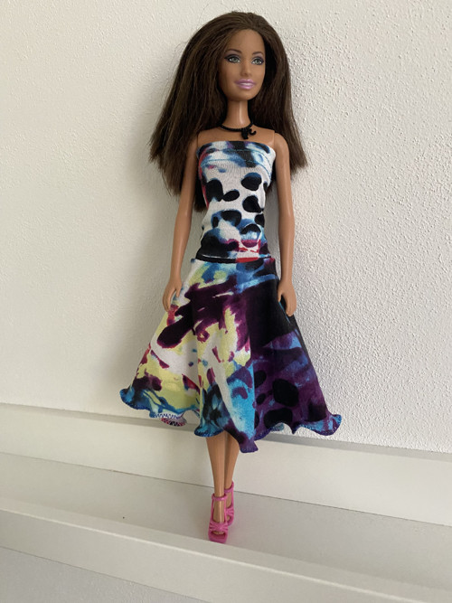 Šaty na panenku Barbie