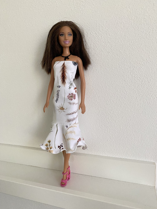 Šaty na panenku Barbie — foto 1