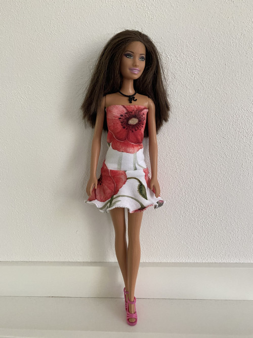 Šaty na panenku Barbie