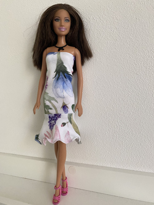 Šaty na panenku Barbie