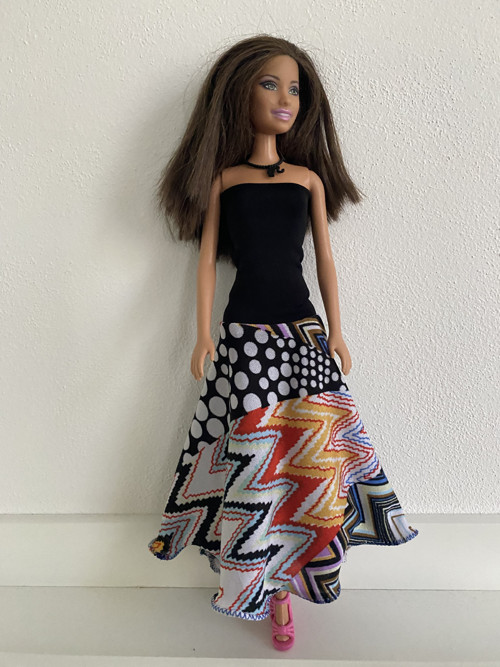 Šaty na panenku Barbie — foto 1