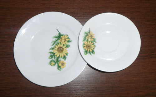 Porcelánový TALÍŘ dezertní a PODŠÁLEK • Kahla