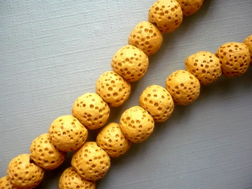 Vrtaný korálek - láva 9 mm, 2 ks