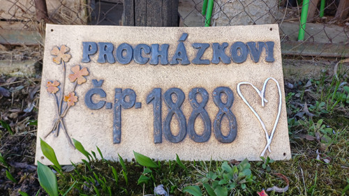Jmenovka, číslo popisné na přání