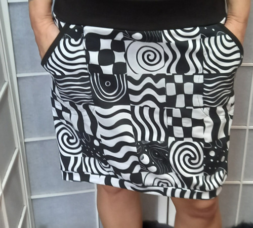 Sukně Geometrie s kapsama
