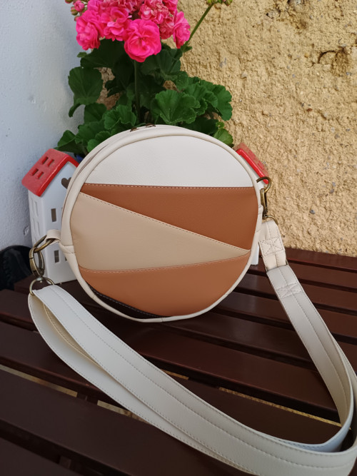SLEČNA KULATÁ - s popruhem — foto 1