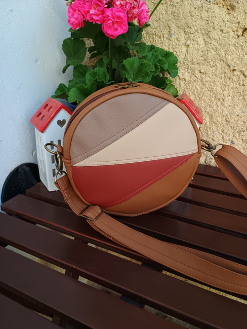 SLEČNA KULATÁ - s popruhem