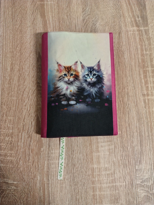 Rostoucí obal na knihu koťátka