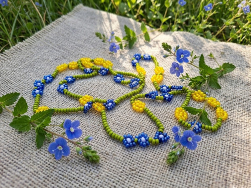 Pampelišky a rozrazil rezekvítek - náhrdelník
