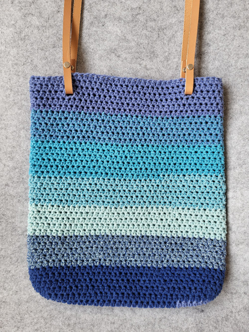Háčkovaná kabelka s koženými uchy, Blue