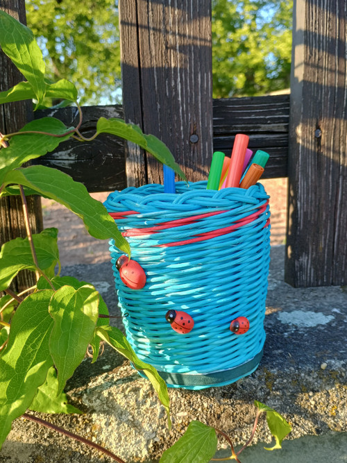 Košík, tužkovník... — foto 1