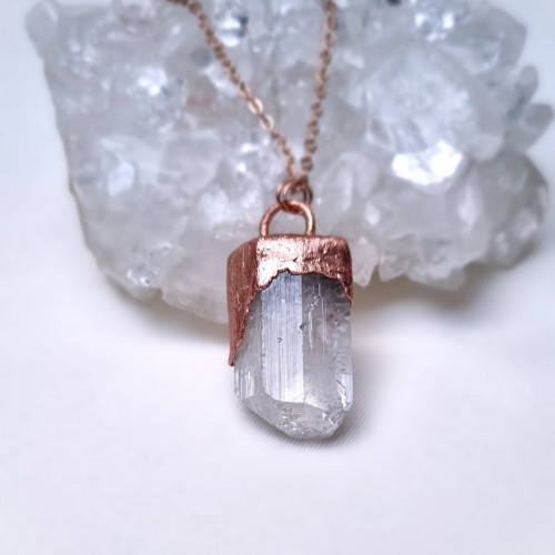 Topaz top přírodní krystal, přívěsek/náhrdelník