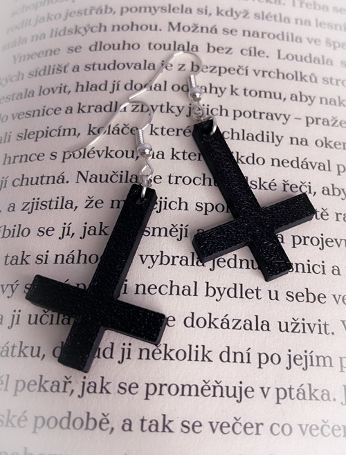 Náušnice Obrácený kříž