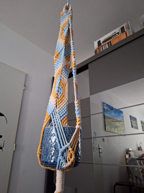 Macramé barevný závěs na květinu