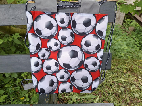 Vak na záda s motivem fotbalových míčů