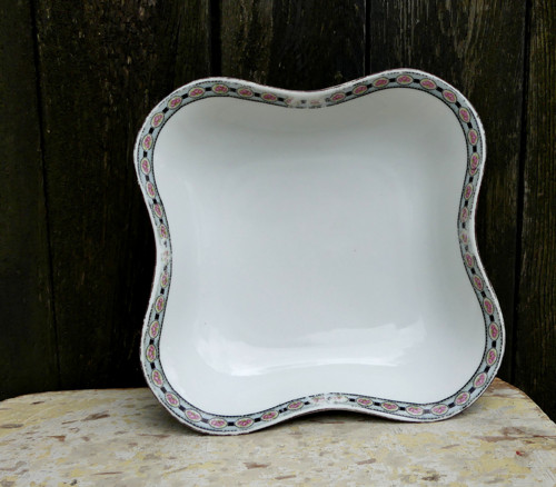 V zahradě secesní...porcelánová mísa, Merklín