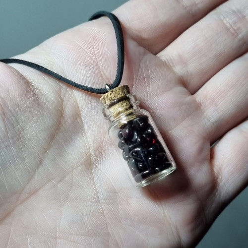 Lahvička GRANÁT na kůži