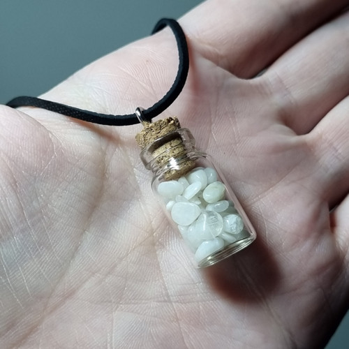 Lahvička MĚSÍČNÍ KÁMEN na kůži