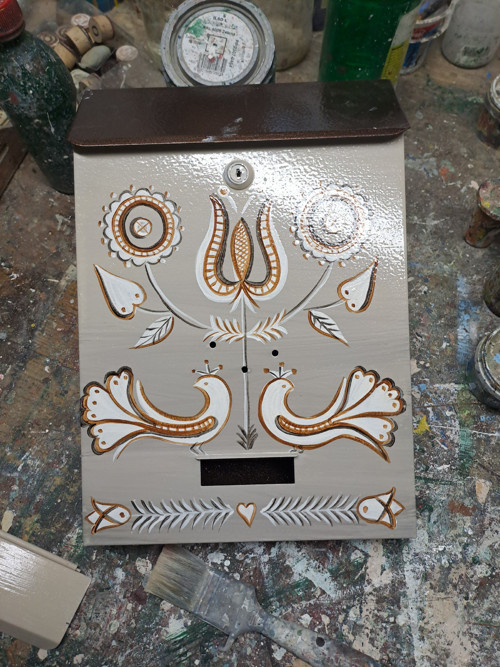 Maľovaná poštovní schránka- ornament