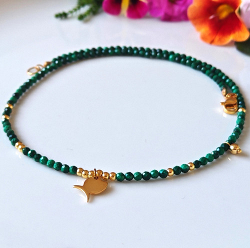Krátký choker náhrdelník z malachitu s přívěskem