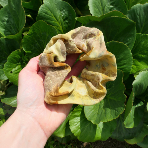 Gumička scrunchie, přírodně barvená