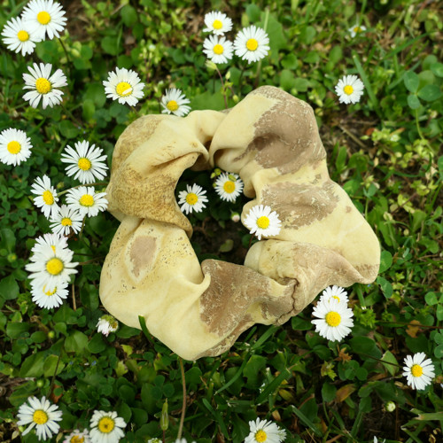 Gumička scrunchie, přírodně barvená