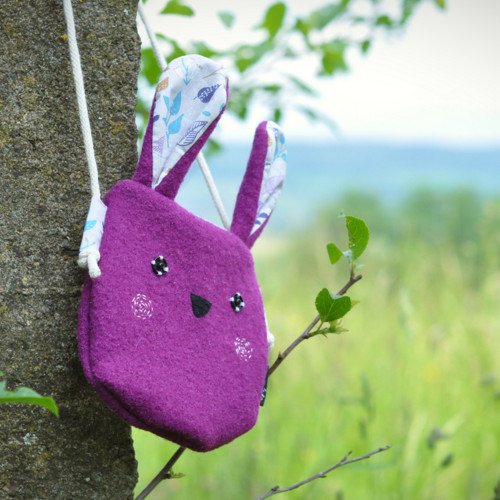 Ušatá zaječí kabelka tmavá magenta