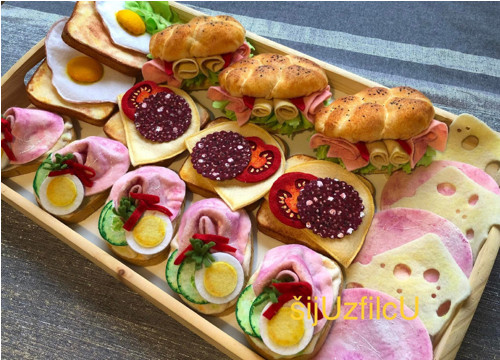 Hračka z filcu do dětské kuchyňky -OBLOŽENÁ HOUSKA