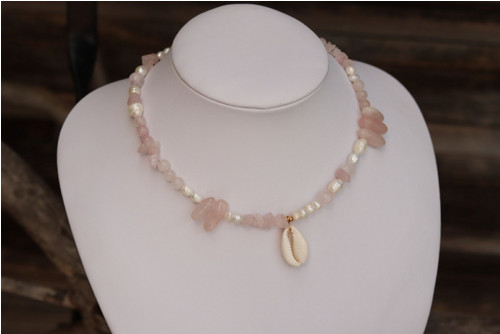 Letný náhrdelník choker - ruženín, perla