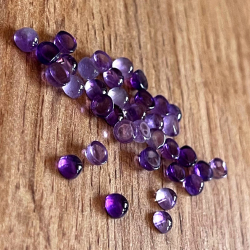 Ametyst přírodní kabošon kruh / 4 mm