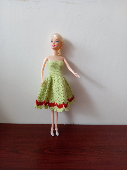Zelené šaty pro Barbie