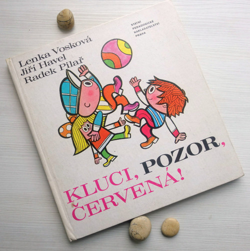 Kluci, pozor, červená!