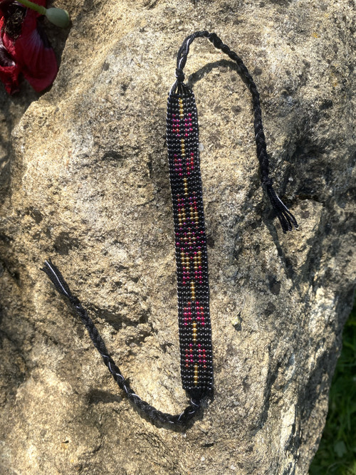 Náramek Aztec black duhová červená