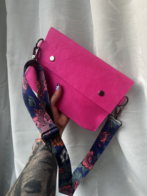 Papírová crossbody // fuchsia ~ flowers