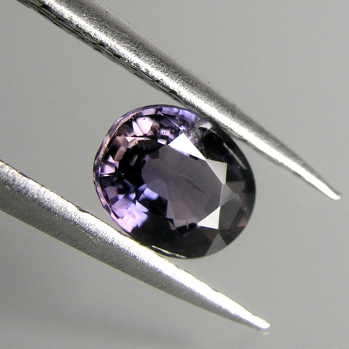 Fialovo-modrý Safír, 0,64 ct., 5,8x4,7x2,5 mm