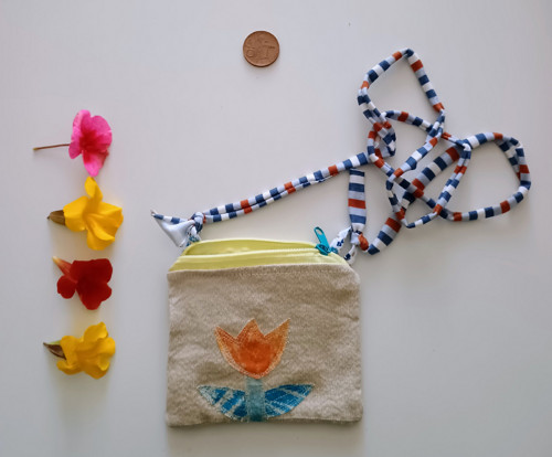 Kapsička s oranžovým tulipánem