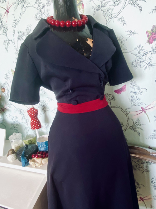 Šaty vintage pin-up klasika — foto 1