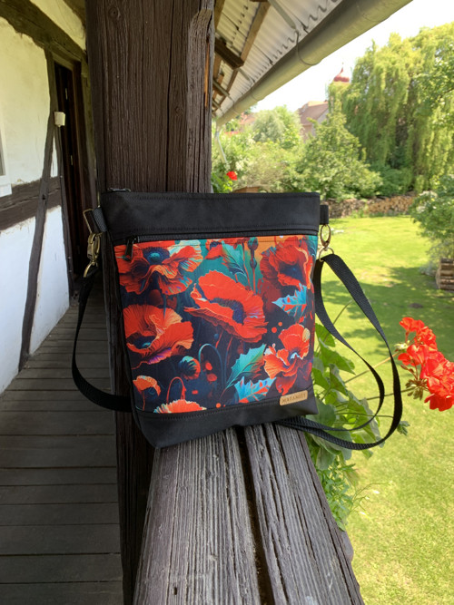 Crossbody kabelka - máky s černou