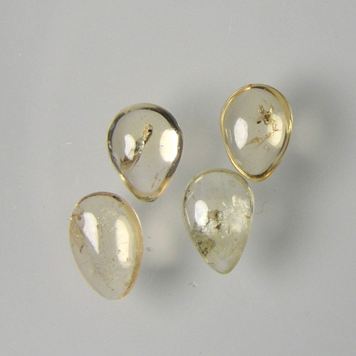 Drobné kabošony Safíru, 0,88 ct./4ks., cca. 5x4 mm