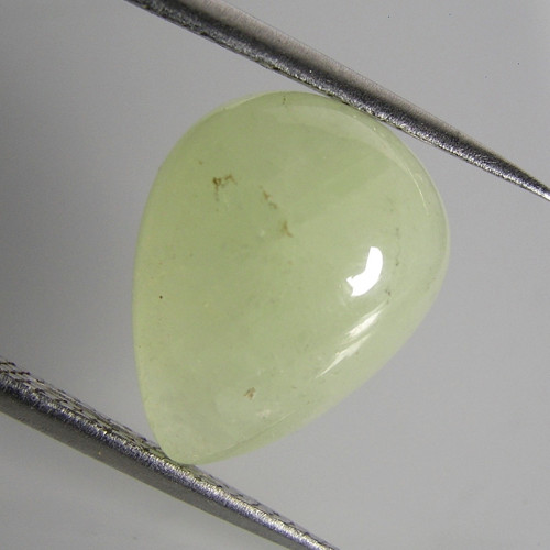 Svěže zelenkavý Safír, 10,55 ct., 14,9x11,5x6,2 mm