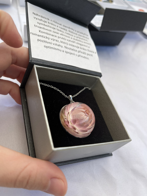 Náhrdelník růžová slaměnka