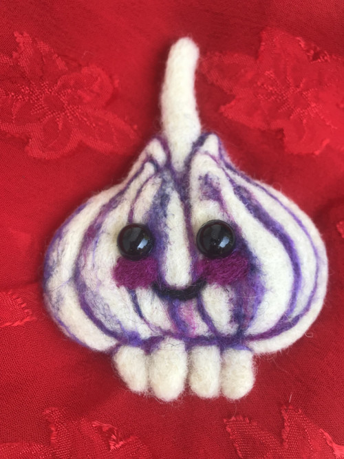Plstění brož česneková hlava kawaii