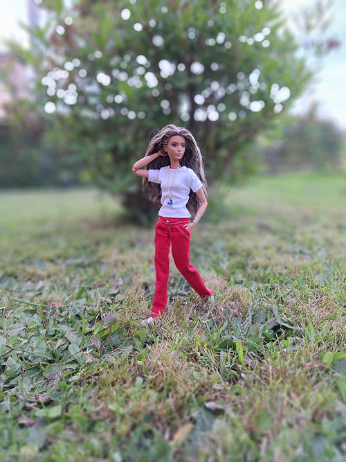 Bílé tričko pro panenku Barbie