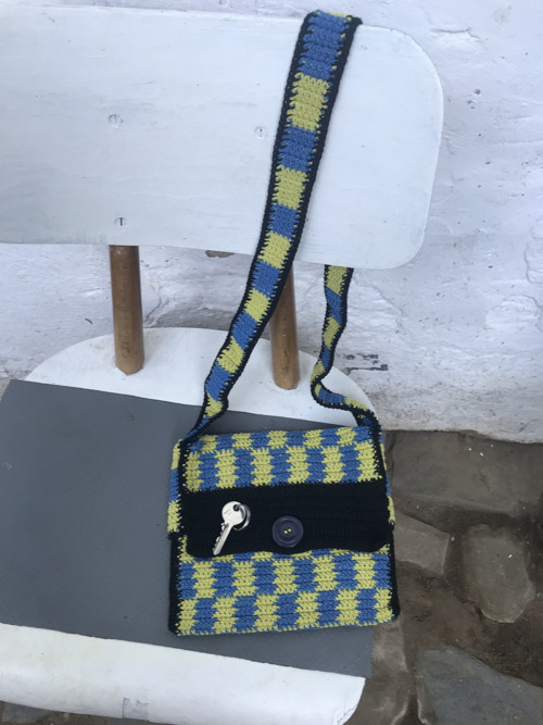 Kostkovaná minikabelka háčkovaná Jeans
